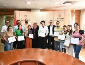 وزيرة التضامن الاجتماعي تكرم أبطال الفيلم التسجيلي “رفعت عيني للسماء” الحاصل جائزة العين الذهبية في مهرجان كان السينمائي الدولي..ويتفقان على تعاون مشترك لتسويق القضايا المجتمعية