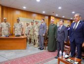 محافظ دمياط ومساعد قائد قوات الدفاع الشعبى والعسكري للمستشاريين العسكريين يرأسان مؤتمر لاستعراض الخطة الاستراتيجية للتدريب العملى المشترك لمجابهة الأزمات والكوارث ” صقر ١٣٢”  ويُكرمان أسر الشهداء من أبناء محافظة دمياط