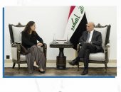 نائب رئيس مجلس الوزراء وزير الخارجية يستقبل القائم بأعمال رئيس فريق تحقيق الأمم المتحدة لتعزيز المساءلة عن جرائم تنظيم داعش الإرهابي
