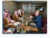 نائب رئيس الوزراء ووزير الخارجية يؤكد خلال لقائه نظيره السعودي التزام العراق بدوره الفعال في دعم الأمن الدولي واستقرار المنطقة