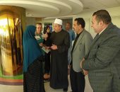 بتوجيهات الإمام الأكبر.. رئيس قطاع المعاهد الأزهرية يزور الطلاب الممتحنين بمستشفى 57357