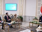 رئيس الوزراء يلتقي نائبة رئيس بنك الاستثمار الأوروبي