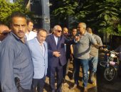 محافظ الجيزة يتفقد أعمال اصلاح كسر مفاجئ بخط مياه قطر ٦٠٠ مم بميدان فيني بالدقي”