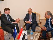 على هامش فعاليات “مؤتمر الاستثمار المصرى الأوروبي” .. التقى السيد الأستاذ الدكتور/ هانى سويلم وزير الموارد المائية والرى بالسيد/ باتريك ويجريدت نائب مدير ادارة البيئة بالمفوضية الاوروبية ، والسيدة/ فيدلما اوشاجوسى مدير عام ادارة سياسات الجوار والتوسع بالاتحاد الاوروبى .