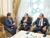 وزير التجارة والصناعة يبحث مع مسؤولي عدد من الشركات العالمية خططها للدخول والتوسع فى السوق المصري في مجالات مواد البناء والطاقة المتجددة خلال المرحلة المقبلة
