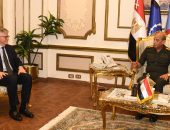 الفريق أول / محمد زكى القائد العام للقوات المسلحة يلتقى وكيل سكرتير عام الأمم المتحدة لعمليات حفظ السلام