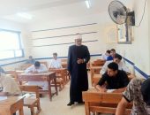 رئيس الإدارة المركزية لشؤون التعليم، وأمين المكتب الفني بقطاع المعاهد الأزهرية يتابعان أعمال الشهادة الثانوية الأزهرية بمطروح