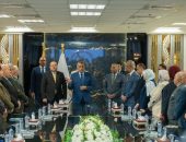 بيان صادر عن وزارة الإنتاج الحربي: في أول لقاء له عقب تجديد الثقة لتولي الحقيبة الوزارية.. “وزير الدولة للإنتاج الحربي” يجتمع بعدد من القيادات بالوزارة