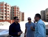 فى أول زيارة ميدانية بعد توليه حقيبة الإسكان: وزير الإسكان يتفقد صباح اليوم الموقف التنفيذى لوحدات المبادرة الرئاسية “سكن لكل المصريين” بمدينة العاشر من رمضان