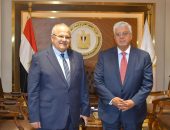 د. الخشت يهنئ د. عاشور بتجديد ثقة القيادة السياسية وتوليه وزارة التعليم العالي والبحث العلمي