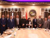 رئيس جامعة الأزهر يشيد بجهود مركز الحاسب الآلي في تنظيم الاختبارات الشفهية ودعم مسيرة التنمية المستدامة ويصدق على إنشاء مجلة علمية