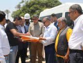 محافظ الجيزة يتفقد أعمال رصف الطبقة الرابطة بطريق ٦ أكتوبر بمركز ومدينة أبو النمرس