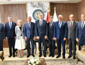 استقبل المهندس كريم بدوى وزير البترول والثروة المعدنية وفداً رفيع المستوى من المسئولين بشركة إينى الإيطالية أكبر مستثمر في قطاع الطاقة في مصر والذى ضم السيد جويدو بروسكو الرئيس التنفيذي لعمليات الموارد الطبيعية بالشركة