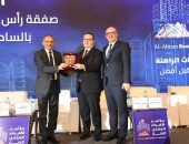 المشرف على مكتب وزير الإسكان يعرض جهود الوزارة فى تنمية وتطوير أراضى الساحل الشمالى الغربى