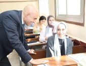 وزير التربية والتعليم ومحافظ القاهرة يتفقدان امتحانات الثانوية العامة بمواد الجبر والهندسة الفراغية والجيولوجيا والعلوم البيئية وعلم النفس والاجتماع بمدرسة يوسف السباعي بإدارة النزهة التعليمية