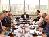 نائب رئيس مجلس الوزراء للتنمية الصناعية وزير الصناعة والنقل يبحث مع مجموعة المنصور للسيارات سبل دعم مشروعات المجموعة لتصنيع السيارات وقطع غيارها والمركبات الكهربائية