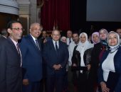 د. الخشت يكرم عددًا من قيادات الجامعة والعمداء السابقين ومديرى المراكز والإدارات والوحدات تقديرًا لإسهاماتهم وجهودهم فى تحقيق الخطة الاستراتيجية  للجامعة