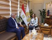 وزيرة التنمية المحلية تتابع مع محافظ الوادي الجديد تطورات الملفات التنموية والخدمية