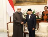 شيخ الأزهر لنائب رئيس إندونيسيا: عالمنا الإسلامي يفتقد إلى تنسيق الجهود والخروج بصوت إسلامي موحَّد يشترك فيه صنَّاع القرار السياسي وعلماء الدين