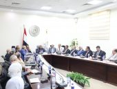 وزير التعليم العالي يعقد اجتماعًا مع عمداء ورؤساء مجالس إدارة المعاهد العليا المُتميزة