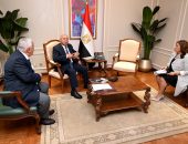 الفريق مهندس/ كامل الوزير نائب رئيس مجلس الوزراء للتنمية الصناعية وزير الصناعة والنقل يعقد لقاءً مع السيدة/ ماري لويس رئيس المجلس التصديري للملابس الجاهزة لمناقشة سبل تنمية وتطوير صناعة الملابس الجاهزة