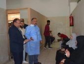 نائب رئيس جامعة الأزهر يتابع الحالة الصحية لمصابي قطاع غزة بعيادة كلية طب الأسنان بأسيوط