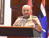 الفريق أول / عبد المجيد صقر القائد العام للقوات المسلحة وزير الدفاع والإنتاج الحربى يلتقى بعدد من رجال القوات المسلحة بنطاق المنطقة المركزية العسكرية ..