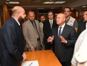الوزير يختتم زيارته للهيئة بلقاء أربعة من كبار المستثمرين  لبحث مشاكلهم ومطالب إنشاء مصانع جديدة كبيرة تُضيف للصناعة المصرية ستخرج للنور قريباً .
