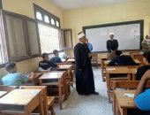 رئيس الإدارة المركزية لشؤون التعليم، ورئيس الإدارة المركزية لمنطقة القاهرة، يتابعان امتحانات الشهادة الثانوية الأزهرية بالقاهرة