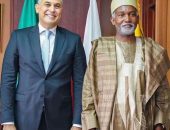 السفير المصري يبحث سبل تعزيز التعاون الثنائي مع وزير خارجية نيجيريا