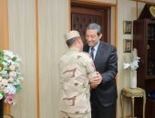 محافظ دمياط يستقبل قائد الفرقة ١٨ بالجيش الثانى الميدانى لتلقى التهنئة بمناسبة توليه مهام منصبه