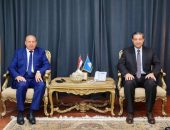 محافظ دمياط يستقبل رئيس جامعة المنصورة لتلقى التهنئة بمناسبة توليه مهام منصبه