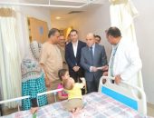 محافظ كفرالشيخ يطمئن على الأشقاء الفلسطينيين بمستشفى سيدي غازي المركزي.. مشيدين بجهود الدولة في دعمهم ورعايتهم