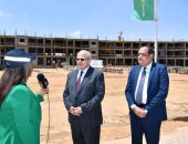 د. الخشت يواصل سلسلة جولاته الميدانية لمتابعة أعمال تنفيذ المشروعات الكبرى بالجامعة