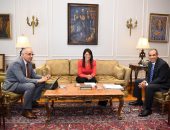 وزير الخارجية والهجرة يستقبل وزيرة التخطيط والتنمية الاقتصادية والتعاون الدولي ووزير الموارد المائية والرى