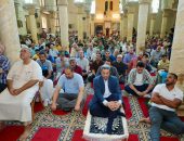 محافظ دمياط يؤدى صلاة الجمعة بمسجد البدرى بمدينة دمياط