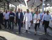 محافظ الجيزة يتفقد مواقف السرفيس بميدان الجيزة والمريوطية للتأكد من الالتزام بالتعريفة الجديدة لخطوط السير