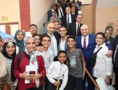وزير التربية والتعليم ومحافظ بنى سويف يتفقدان مدرستى الشهيد هشام كمال طعمه الثانوية العسكرية بنين والهلال الابتدائية المشتركة