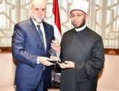 وزير الأوقاف يستقبل قاضي قضاة فلسطين مستشار الرئيس للشؤون الدينية والعلاقات الإسلامية