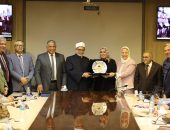 رئيس جامعة الأزهر يشيد بجهود كلية طب البنات بالقاهرة ويعلن وضع حجر الأساس للكلية الجديدة الأسبوع القادم