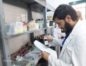 “توقيع الكشف الطبى بالمجان على ١٤٣٥ مواطن خلال قافلة طبية أطلقتها الصحة بقرية الأربعين “