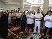 محافظ كفرالشيخ يؤدي صلاة الجمعة بمسجد المحافظة