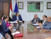 محافظ دمياط يتابع مستجدات الموقف التنفيذى لمشروع تطوير ورفع كفاءة كورنيش النيل بمنطقة السنانية ويؤكد ” وضع أعمال رصف الطريق أولوية أولى ووضع الطبقة الرابطة على طول الطريق بالكامل  خلال أسبوعين “