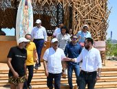 رئيس الوزراء يتفقد “المنطقة الترفيهية” بجوار الأبراج الشاطئية