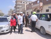 محافظ دمياط يستوقف عدد من سيارات الأجرة ويشدد على وضع ملصقات بالتسعيرة الجديدة والالتزام بها  ويوجه باتخاذ الإجراءات اللازمة تجاه السائقين المخالفين