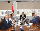 وزير الإسكان يتابع موقف أعمال تشغيل وصيانة المشروعات السكنية والتنموية بالمدن الجديدة