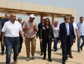 وزيرة التنمية المحلية ومحافظ الجيزة يتفقدان مشروعات التطوير الجارية والطرق والمحاور المؤدية للمتحف المصري الكبير والمنطقة الأثرية للأهرامات