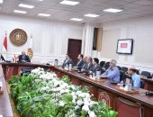 وزير العمل يلتقي بعض أصحاب  محلات منطقة العتبة والموسكي ووفدا من غرفة القاهرة التجارية لبحث التعاون في مواجهة الحرائق ..