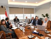 وزير الإسكان يبحث مع مسئولى شركة “سيمنز” استخدام الأنظمة والحلول الذكية والمستدامة لتقديم الخدمات بأعلى جودة فى المدن الجديدة