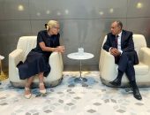 وزير الخارجية يلتقي كبيرة منسقي الأمم المتحدة للشئون الإنسانية وإعادة الإعمار في قطاع غزة على هامش زيارته إلى الدوحة